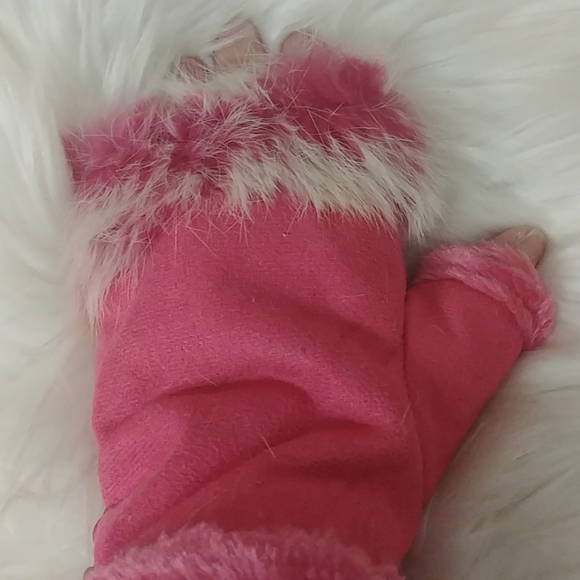 Hot Pink Faux Fur Fleece Fingerless Gloves - Picture 10 of 15